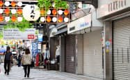 半数近くの店舗が休業する新天町商店街(14日、福岡市中央区) 半数近くの店舗が休業する新天町商店街(14日、福岡市中央区)