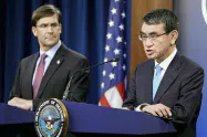 エスパー米国防長官(左)と河野防衛相(1月、米国防総省)=ロイター エスパー米国防長官(左)と河野防衛相(1月、米国防総省)=ロイター