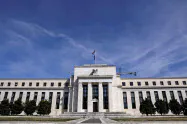 FRBは3月以降、資金供給策を相次ぎ打ち出した=ロイター FRBは3月以降、資金供給策を相次ぎ打ち出した=ロイター