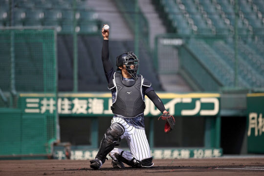 がんから復帰の阪神 原口 捕手で出場に思い強く 日本経済新聞 がんから復帰の阪神 原口 捕手で出場に思い強く 日本経済新聞