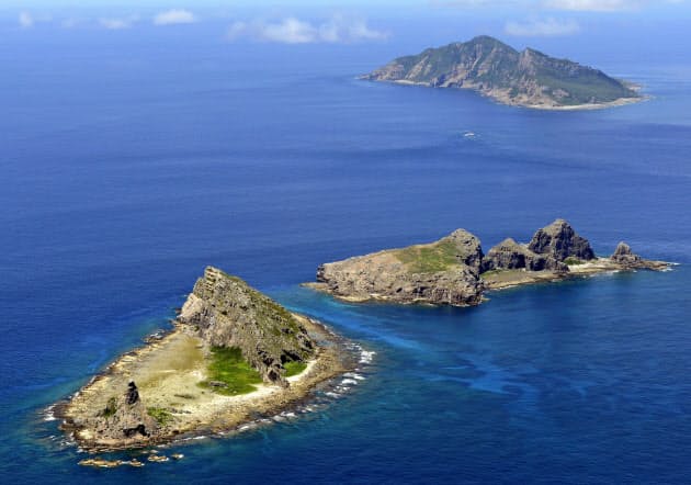 中国公船が尖閣諸島周辺の領海へ侵入を繰り返している(写真は2012年9月)=共同