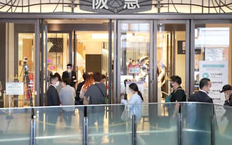 阪急うめだ本店など 営業時間を延長 日本経済新聞