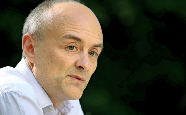 影の権力者とも言われるジョンソン英首相の上級顧問カミングス氏が公の場で話すのは異例だ(ロイター) 影の権力者とも言われるジョンソン英首相の上級顧問カミングス氏が公の場で話すのは異例だ(ロイター)