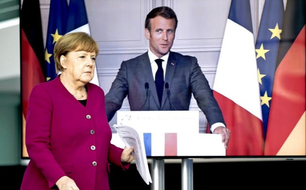 メルケル氏(左)はコロナ復興のため、欧州の共通債務を認める=ロイター メルケル氏(左)はコロナ復興のため、欧州の共通債務を認める=ロイター