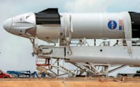 米スペースXが27日に打ち上げ予定の宇宙船「クルードラゴン」=ロイター