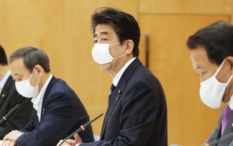 政府・与党政策懇談会であいさつする安倍首相(27日午前、首相官邸) 政府・与党政策懇談会であいさつする安倍首相(27日午前、首相官邸)