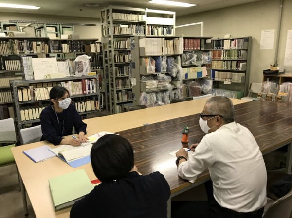 尼崎市立地域研究史料館の閲覧室。年間2千件前後の相談に対応している