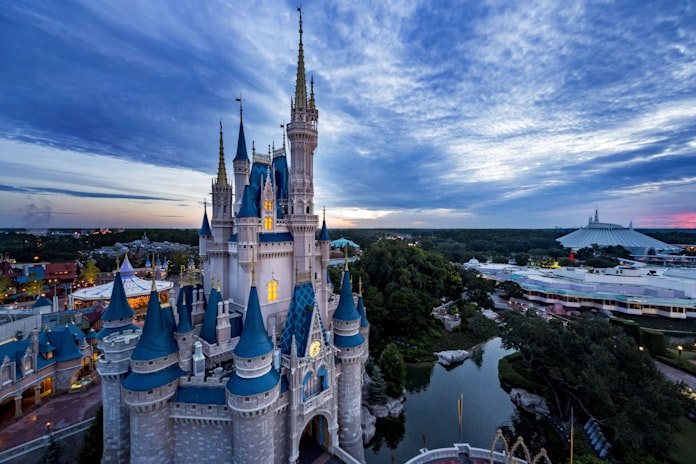 新型コロナ 米ディズニー再開へ 夢の国 もタッチレス 日本経済新聞 新型コロナ 米ディズニー再開へ 夢の国 もタッチレス 日本経済新聞