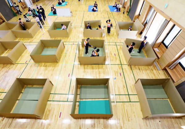 新型コロナ 避難所 3密 回避に訓練 中部の自治体 風水害に備え 日本経済新聞 新型コロナ 避難所 3密 回避に訓練 中部の自治体 風水害に備え 日本経済新聞