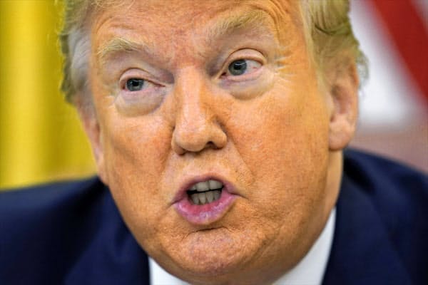 トランプ米大統領はツイッターと対立を深めている(28日、ワシントン)=AP