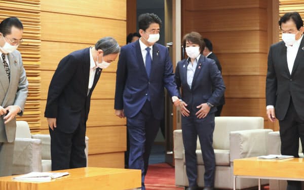 https://article-image-ix.nikkei.com/https%3A%2F%2Fimgix-proxy.n8s.jp%2FDSXMZO5973865029052020MM0001-PN1-3.jpg?auto=format%2Ccompress&ch=Width%2CDPR&fit=max&ixlib=java-1.2.0&s=97d6dd4ecea4744e83e12525f7089005 https://article-image-ix.nikkei.com/https%3A%2F%2Fimgix-proxy.n8s.jp%2FDSXMZO5973865029052020MM0001-PN1-3.jpg?auto=format%2Ccompress&ch=Width%2CDPR&fit=max&ixlib=java-1.2.0&s=97d6dd4ecea4744e83e12525f7089005