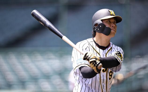 甲子園球場で練習する高山(23日)=阪神球団提供 甲子園球場で練習する高山(23日)=阪神球団提供