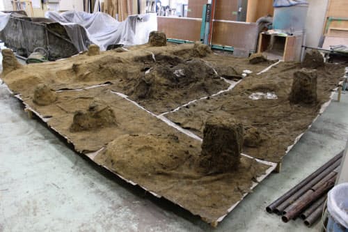 遺構面の裏表が反転した状態(2019年、京都市にあるスタジオ三十三の作業場)