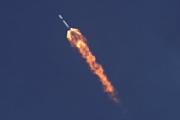 スペースX打ち上げ 有人宇宙開発「官から民へ」新時代 - 日本経済新聞