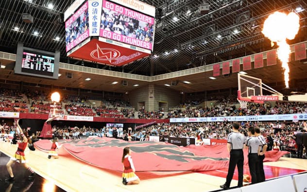 大型ビジョン設置や飲食、グッズの充実などの効果もあり、川崎はホームアリーナの入場者伸び率が2季連続でリーグトップに(1月)=Bリーグ提供 大型ビジョン設置や飲食、グッズの充実などの効果もあり、川崎はホームアリーナの入場者伸び率が2季連続でリーグトップに(1月)=Bリーグ提供