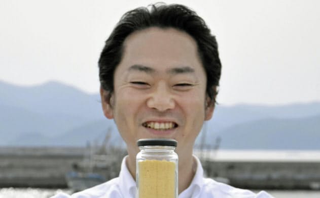 ホヤを粉末にした「ホヤパウダー」を開発した東北株式会社の浅間勝洋さん(5月15日、岩手県陸前高田市) ホヤを粉末にした「ホヤパウダー」を開発した東北株式会社の浅間勝洋さん(5月15日、岩手県陸前高田市)