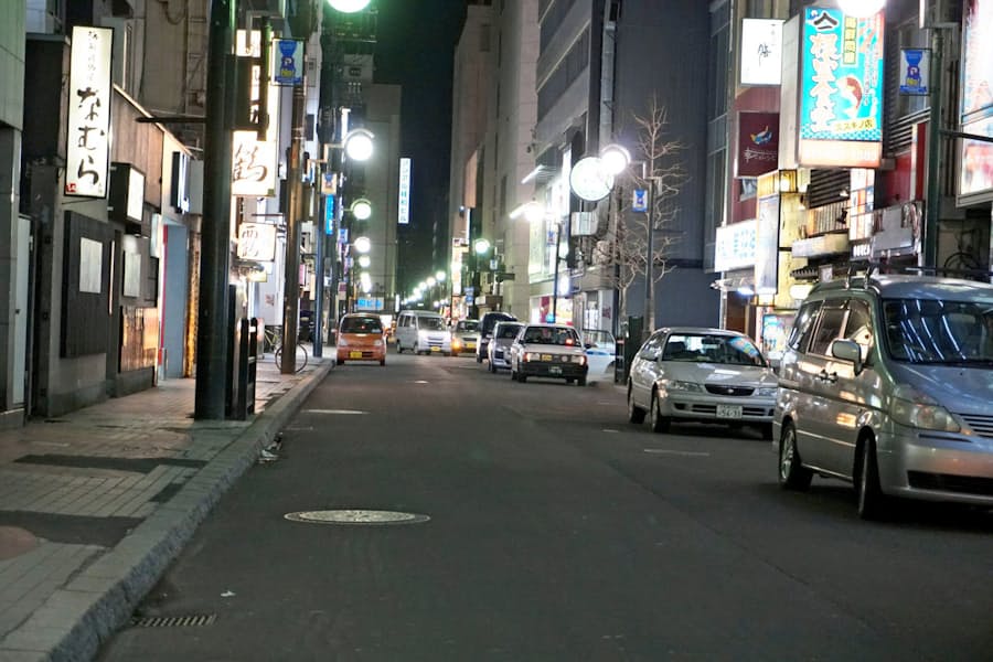 新型コロナ 札幌 すすきの飲食店 5月は9割減収 観光協会調べ 日本経済新聞