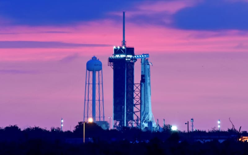 スペースXの有人宇宙船打ち上げによって、米国の宇宙探査計画が再び勢いづいている=ロイター スペースXの有人宇宙船打ち上げによって、米国の宇宙探査計画が再び勢いづいている=ロイター