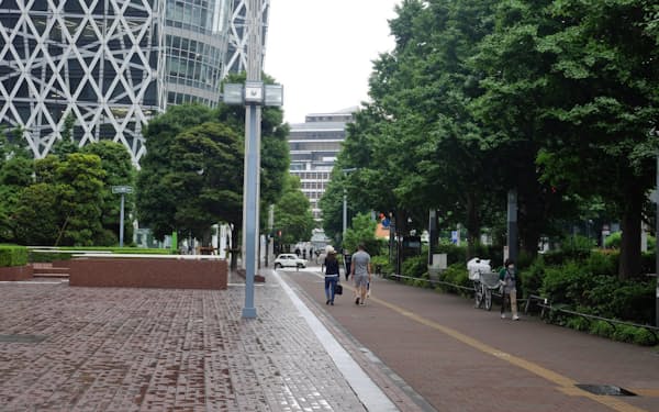 小雨が降る選考解禁日の6月1日。東京・西新宿では就活生の姿はまばらだった
