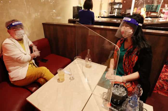 新型コロナ 大阪 北新地 新たなネオン街へ 3密回避の接客探る 日本経済新聞