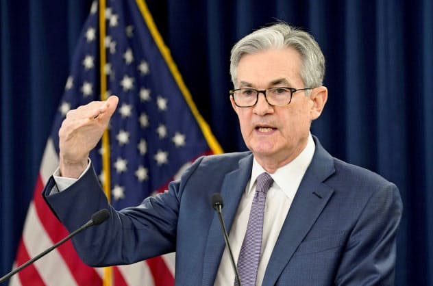 パウエルFRB議長はマイナス金利政策に対し、「有用でも適切でもない」という姿勢をとっている(3月の記者会見で)=ロイター パウエルFRB議長はマイナス金利政策に対し、「有用でも適切でもない」という姿勢をとっている(3月の記者会見で)=ロイター