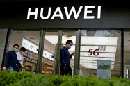 ファーウェイは世界の90超の通信会社と組み「5G」の商用化を進めている=ロイター ファーウェイは世界の90超の通信会社と組み「5G」の商用化を進めている=ロイター