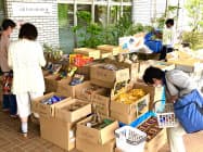 商工会の呼びかけで在庫を抱えた町内の企業など参加した(3日、香川県三木町) 商工会の呼びかけで在庫を抱えた町内の企業など参加した(3日、香川県三木町)