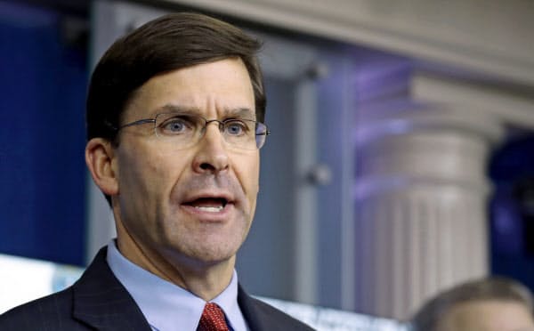 エスパー米国防長官がトランプ大統領の方針に公然と反対することは珍しい=AP