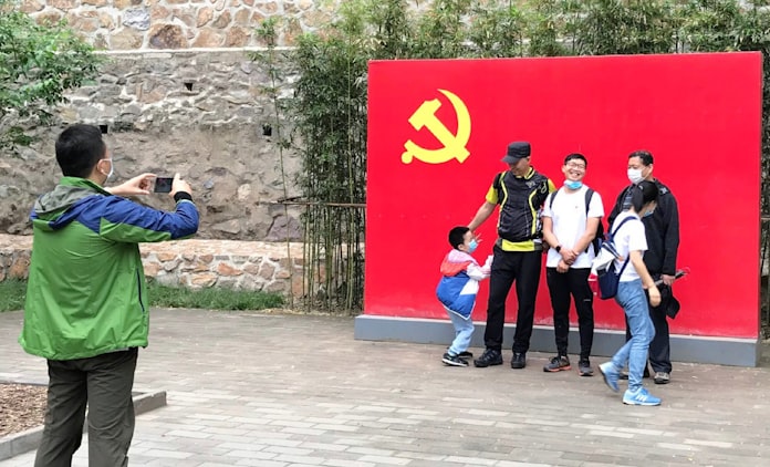 共産党旗は中国国旗より高く 習主席が集めた権力映す 日本経済新聞 共産党旗は中国国旗より高く 習主席が集めた権力映す 日本経済新聞