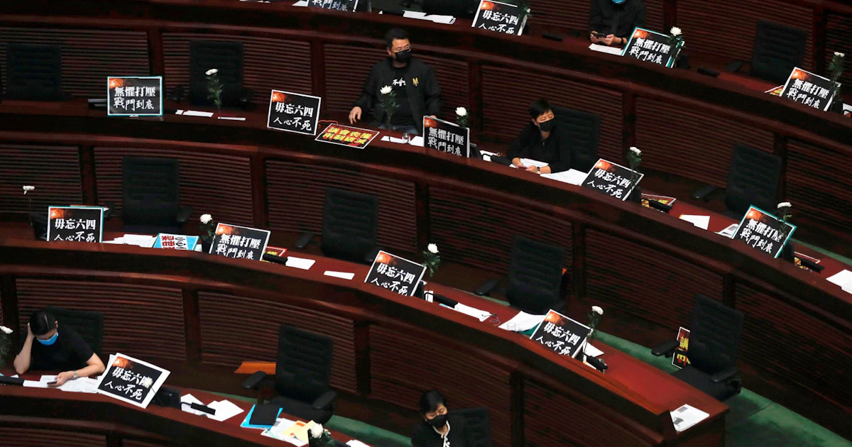 香港立法会、国歌条例が成立 侮辱行為を禁止 - 日本経済新聞