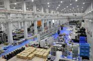 竣工した新工場では加工機の搬入が進んでいる(5日、熊本市) 竣工した新工場では加工機の搬入が進んでいる(5日、熊本市)