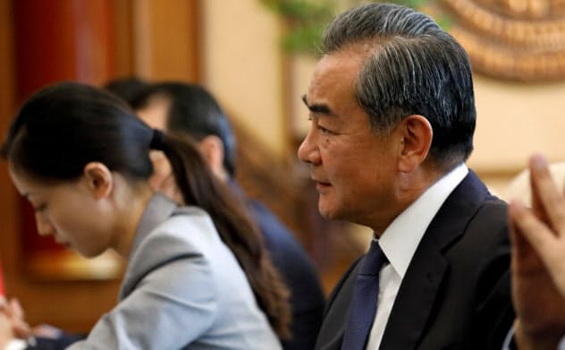 中国の王毅外相は香港問題に関して「外部からの干渉は許されない」と述べた（写真は2019年８月）＝ロイター