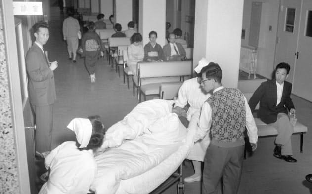 国立がんセンターに全国の医師が集められて開業した(1962年5月23日、東京都中央区築地)=共同 国立がんセンターに全国の医師が集められて開業した(1962年5月23日、東京都中央区築地)=共同