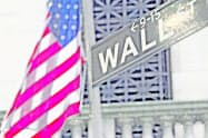 ニューヨーク証券取引所前=AP ニューヨーク証券取引所前=AP