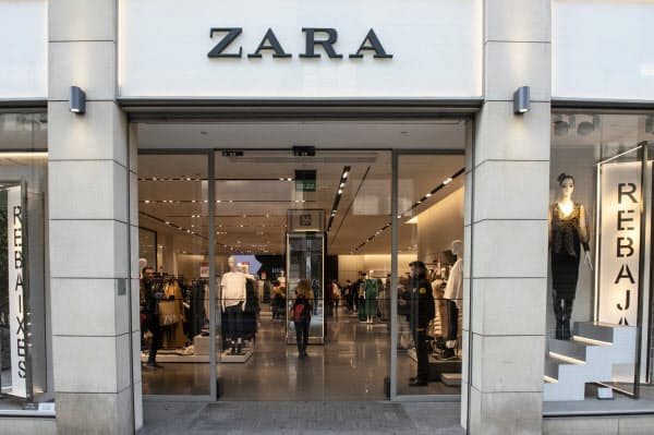 世界で2100店以上ある主力ブランド「ZARA」の一部店舗も閉める=AP