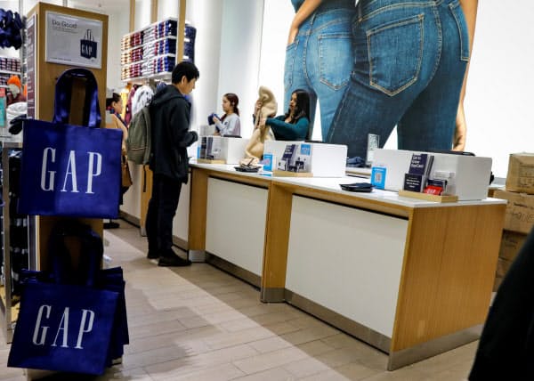 米ギャップも業績不振に陥っている(ニューヨークの店舗)=ロイター
