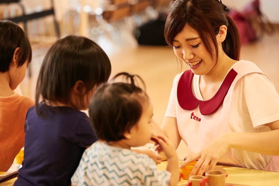 テノhd コロナ失業者を保育士に 無料で資格講座 日本経済新聞