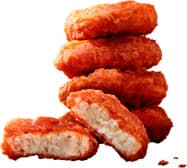 マクドナルドが発売する辛いナゲット。揚げ衣に唐辛子を配合した マクドナルドが発売する辛いナゲット。揚げ衣に唐辛子を配合した