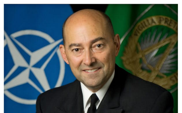 James Stavridis　元米海軍大将。2009～13年北大西洋条約機構（ＮＡＴＯ）欧州連合軍最高司令官。米タフツ大フレッチャー法律外交大学院長を経て、カーライル・グループ所属。