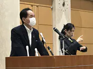 定例記者会見する香川県の浜田知事(高松市) 定例記者会見する香川県の浜田知事(高松市)