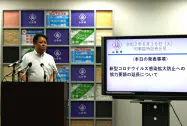 休業協力要請の継続について説明する山梨県の長崎幸太郎知事(16日、甲府市内) 休業協力要請の継続について説明する山梨県の長崎幸太郎知事(16日、甲府市内)