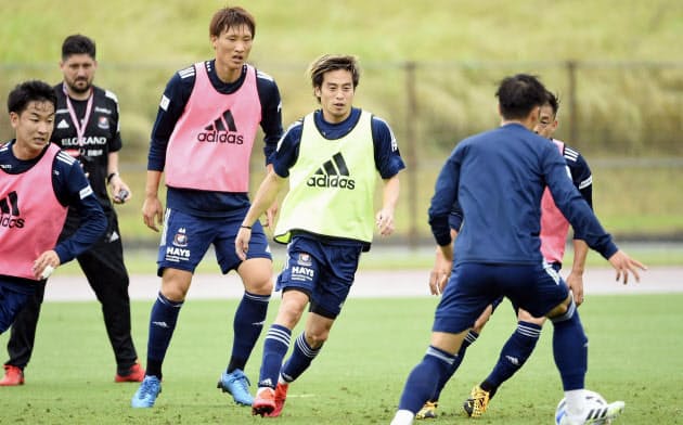 調整する横浜Mの選手たち。リーグ再開初戦の相手は浦和に決まった(横浜M提供)=共同 調整する横浜Mの選手たち。リーグ再開初戦の相手は浦和に決まった(横浜M提供)=共同