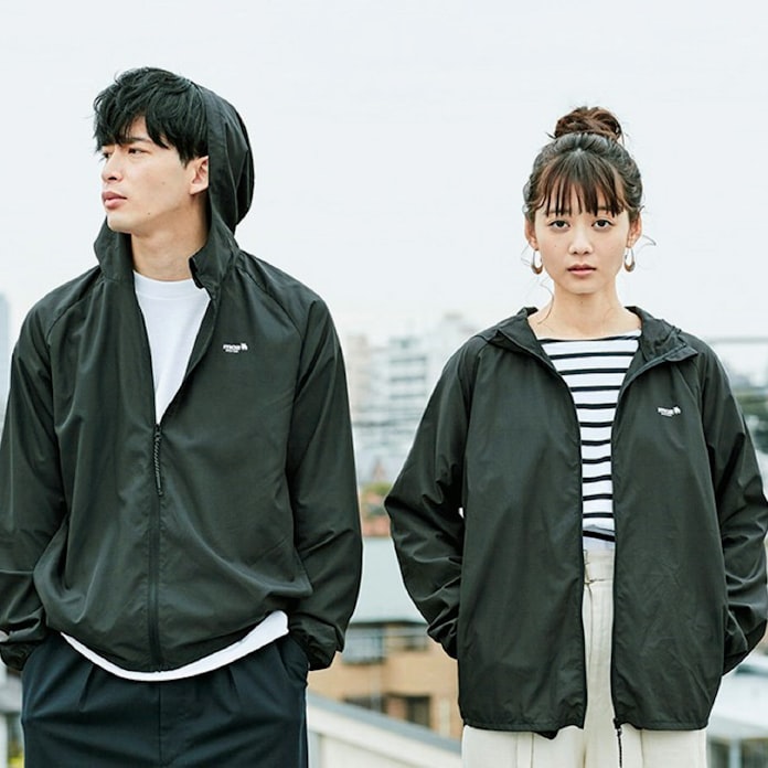 コンビニが服を売る コラボで越える前例の壁 日本経済新聞 コンビニが服を売る コラボで越える前例の壁 日本経済新聞