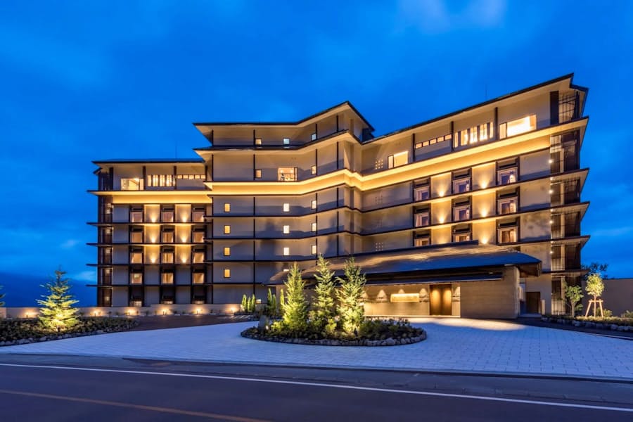 カラカミ観光 カラカミホテルズアンドリゾート に 日本経済新聞