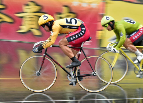 競輪 五輪代表の脇本雄太1着 新田祐大は4着 日本経済新聞 競輪 五輪代表の脇本雄太1着 新田祐大は4着 日本経済新聞