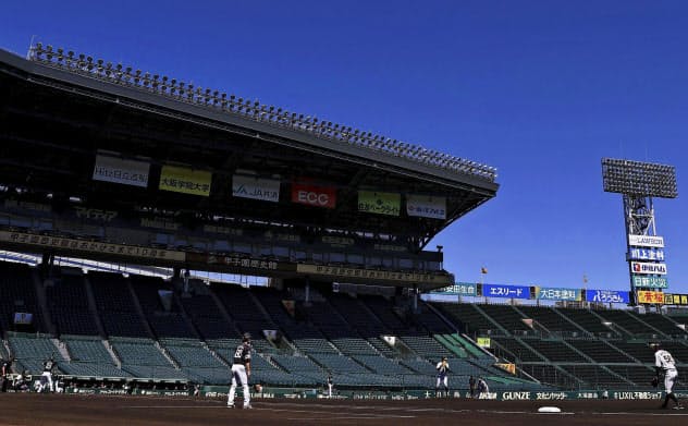 阪神は開幕から長期の遠征を強いられる(甲子園球場) 阪神は開幕から長期の遠征を強いられる(甲子園球場)