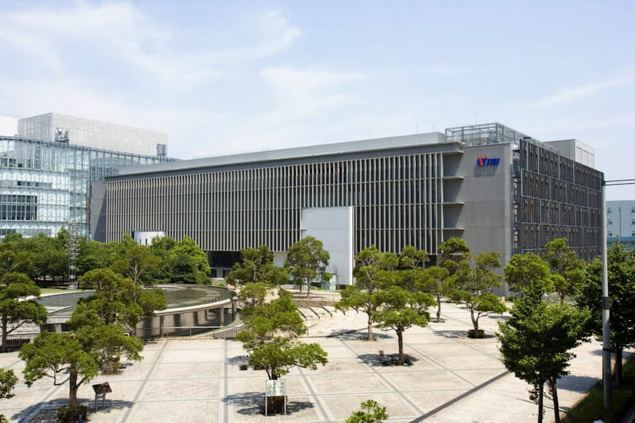 東京都 ローカル5g 免許取得 自治体初 日本経済新聞
