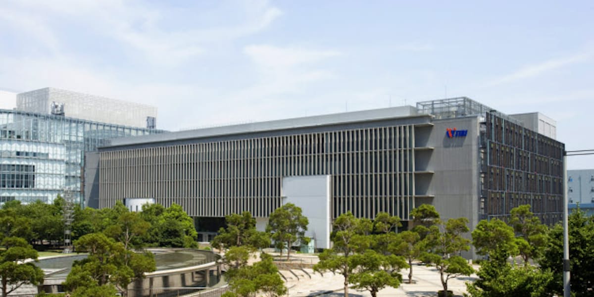 東京都 ローカル5g 免許取得 自治体初 日本経済新聞