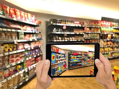 AIを活用した画像認識技術で店舗の在庫管理などを行う(Trax提供)