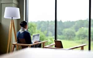 自然豊かな場所で仕事と休暇が両立できる環境整備を進める=信濃町ノマドワークセンター提供 自然豊かな場所で仕事と休暇が両立できる環境整備を進める=信濃町ノマドワークセンター提供